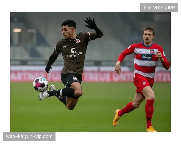 拜仁慕尼黑防守体系隐患显现：从高压到失位的稳定性承压