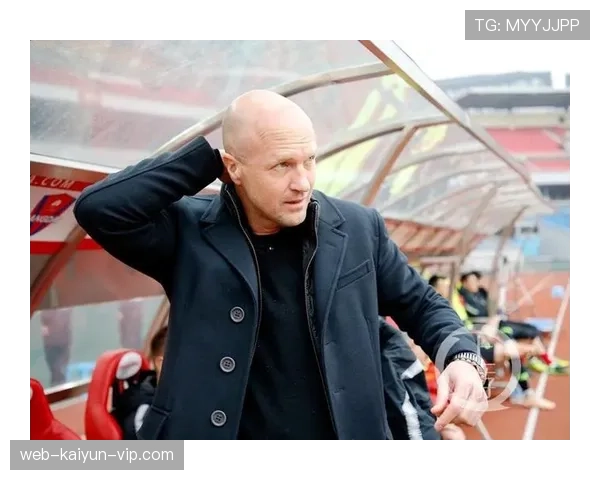 本季直塞增多克鲁伊夫接管锋线撕裂后防